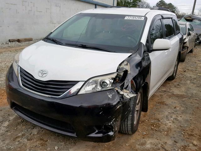 5TDKK3DC2DS319007 - 2013 TOYOTA SIENNA LE TWO TONE photo 2