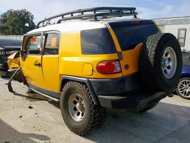 JTEBU11F070010734 - 2007 TOYOTA FJ CRUISER YELLOW photo 3