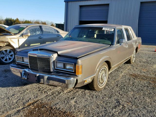 1LNBM81F3KY769977 - 1989 LINCOLN TOWN CAR SILVER photo 2