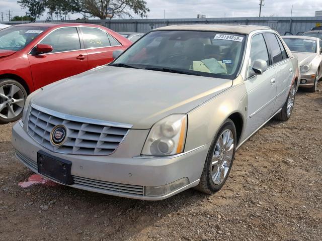 1G6KP5E90AU114070 - 2010 CADILLAC DTS PLATIN CREAM photo 2