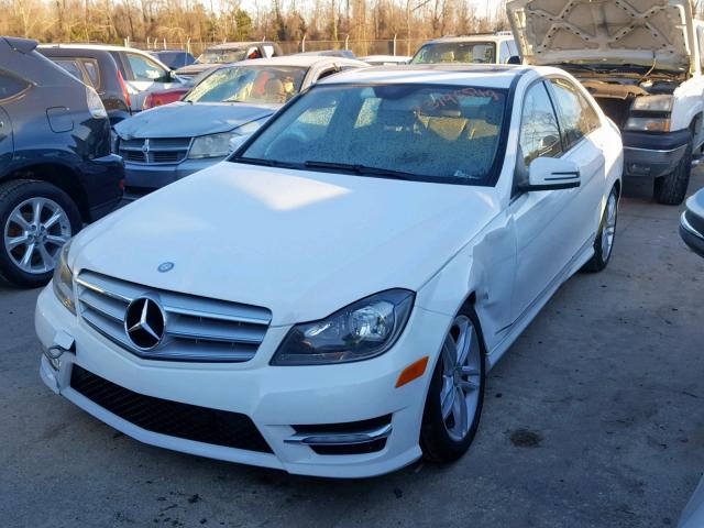 WDDGF4HB9DA783240 - 2013 MERCEDES-BENZ C 250 WHITE photo 2