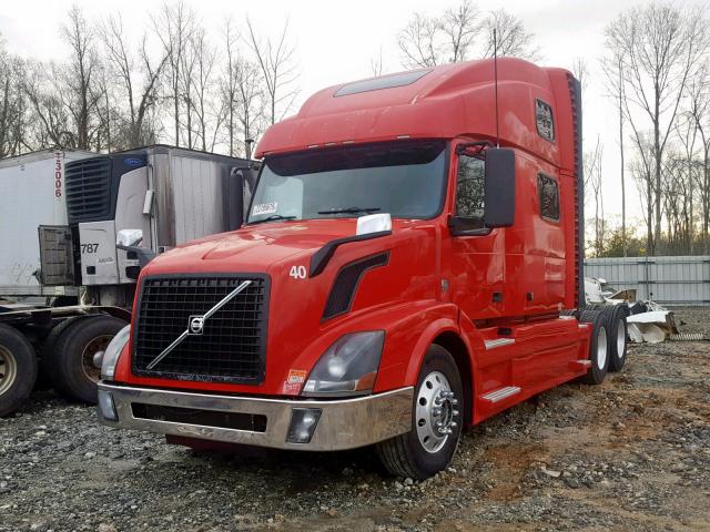 4V4NC9EJ38N265047 - 2008 VOLVO VN VNL RED photo 2