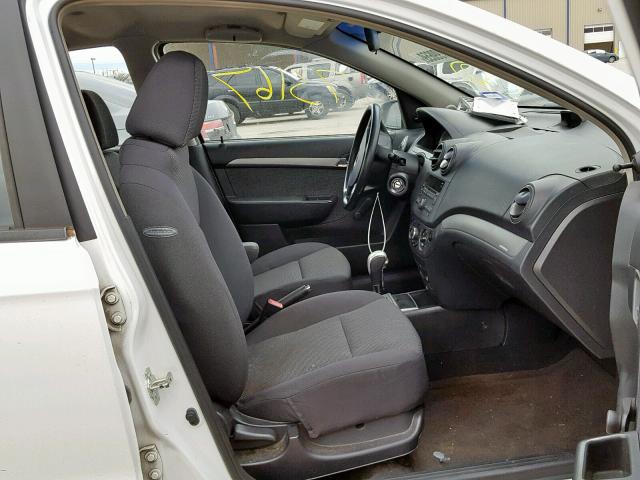 KL1TD56E19B387331 - 2009 CHEVROLET AVEO LS WHITE photo 5