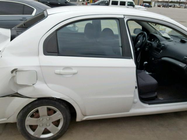 KL1TD56E19B387331 - 2009 CHEVROLET AVEO LS WHITE photo 6