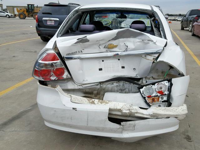 KL1TD56E19B387331 - 2009 CHEVROLET AVEO LS WHITE photo 9
