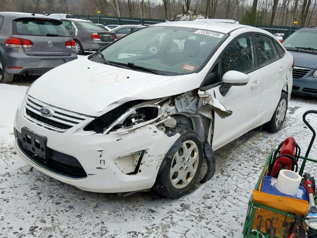 3FADP4BJ1BM200126 - 2011 FORD FIESTA SE WHITE photo 2