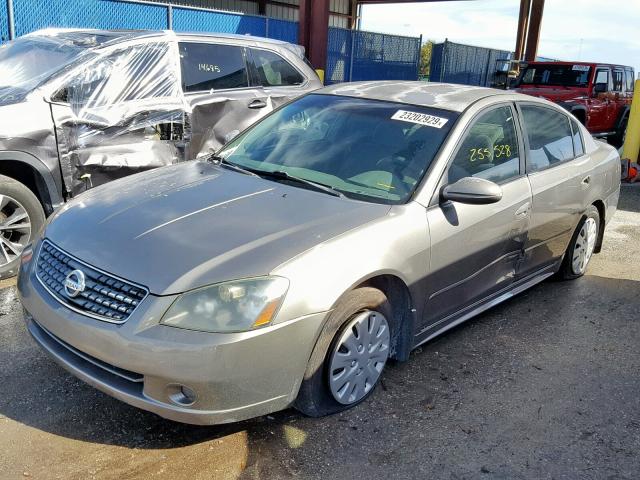 1N4AL11D35C154264 - 2005 NISSAN ALTIMA S GRAY photo 2