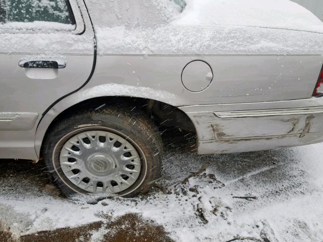2MEFM74W84X679303 - 2004 MERCURY GRAND MARQ 银色 照片 9