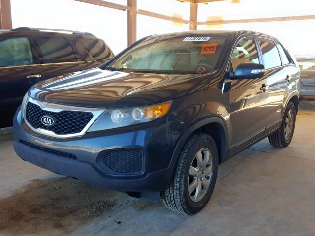 5XYKT3A10BG098484 - 2011 KIA SORENTO BA BLUE photo 2