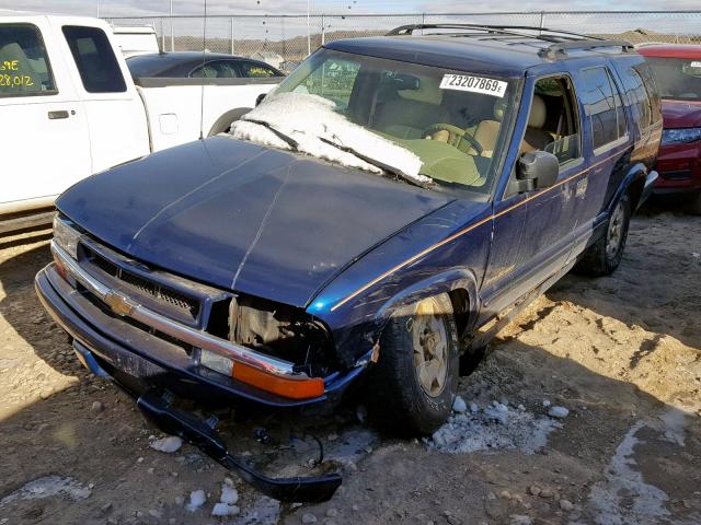 1GNDT13W5Y2316175 - 2000 CHEVROLET BLAZER BLUE photo 2