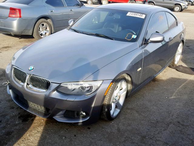 WBAKG7C51BE263086 - 2011 BMW 335 I Графитовый фото 2