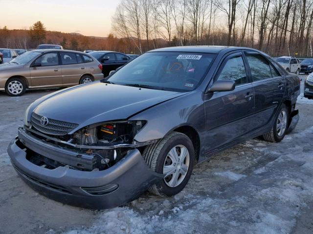 JTDBE32K840293825 - 2004 TOYOTA CAMRY LE GRAY photo 2