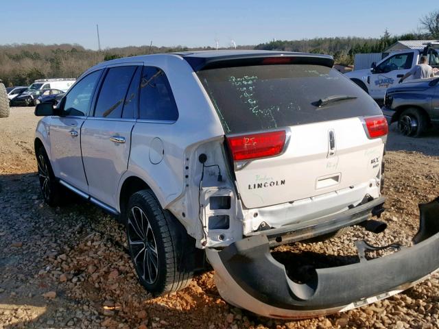 2LMDJ8JKXCBL18773 - 2012 LINCOLN MKX WHITE photo 3