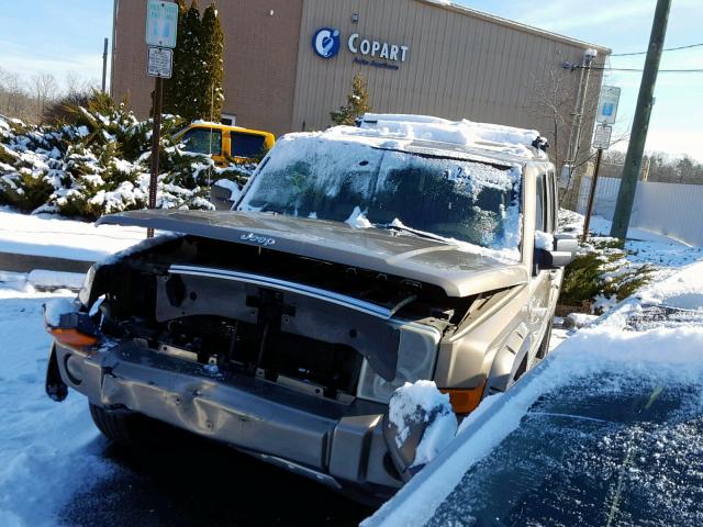 1J8HG58N66C141375 - 2006 JEEP COMMANDER BEIGE photo 2