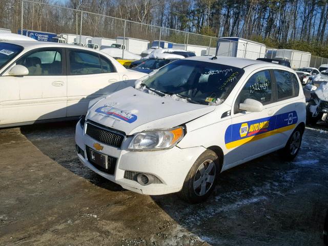 KL1TD6DE8BB184970 - 2011 CHEVROLET AVEO LS WHITE photo 2