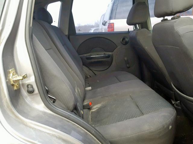 KL1TD666X6B665928 - 2006 CHEVROLET AVEO BASE ნაცრისფერი ფოტო 6