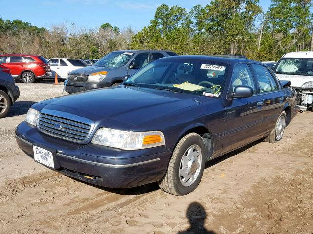 2FAFP73W1WX139410 - 1998 FORD CROWN VICT BLUE photo 2