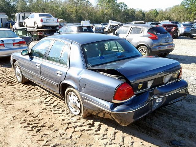 2FAFP73W1WX139410 - 1998 FORD CROWN VICT BLUE photo 3