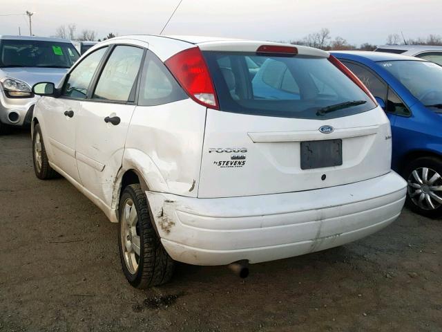 1FAFP37NX6W166546 - 2006 FORD FOCUS ZX5 WHITE photo 3