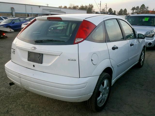 1FAFP37NX6W166546 - 2006 FORD FOCUS ZX5 WHITE photo 4