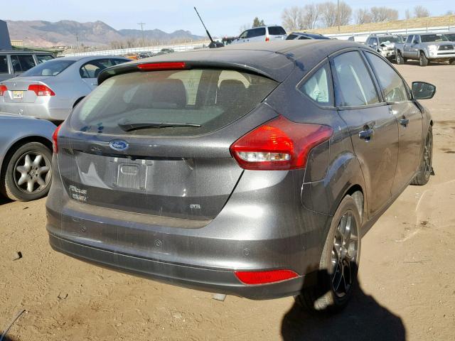 1FADP3K29GL226369 - 2016 FORD FOCUS SE Темно-сірий фото 4