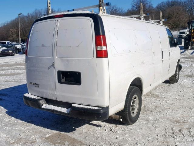 1GCZGUCFXF1144345 - 2015 CHEVROLET EXPRESS G3 WHITE photo 4