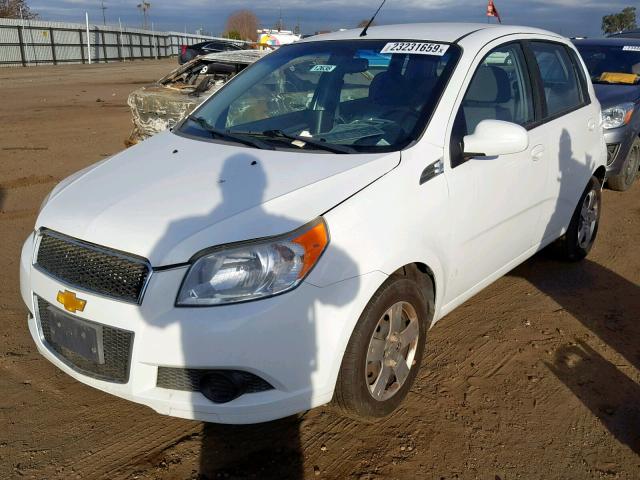 KL1TD6DE5BB154289 - 2011 CHEVROLET AVEO LS WHITE photo 2