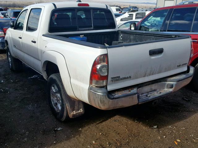 3TMLU4ENXFM171812 - 2015 TOYOTA TACOMA DOU WHITE photo 3