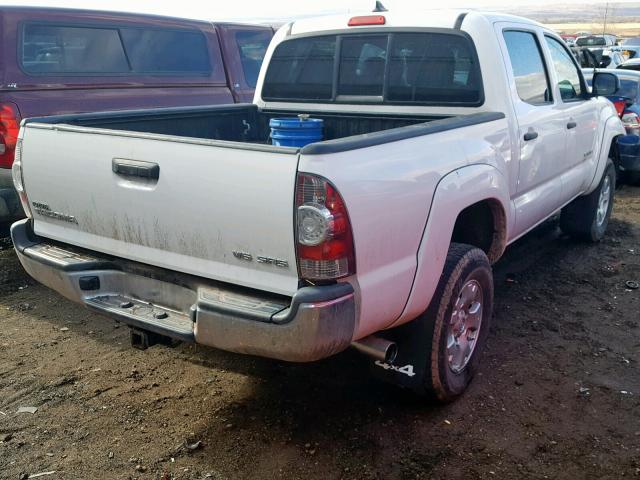 3TMLU4ENXFM171812 - 2015 TOYOTA TACOMA DOU WHITE photo 4