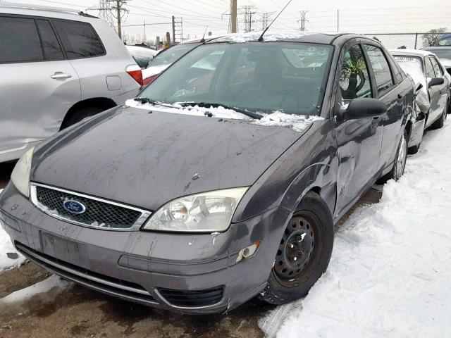 1FAFP34N37W273749 - 2007 FORD FOCUS ZX4 CHARCOAL photo 2