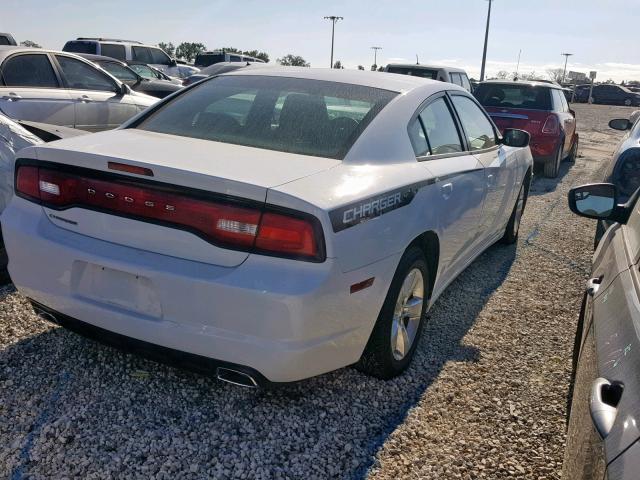 2C3CDXBGXDH609560 - 2013 DODGE CHARGER SE WHITE photo 4