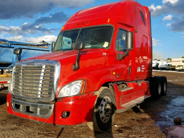 1FUJGLBG5BSAW5814 - 2011 FREIGHTLINER CASCADIA 1 RED photo 2