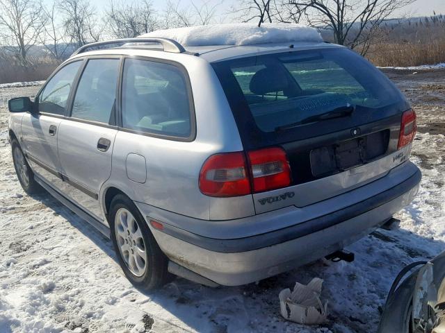 YV1VW2557YF580354 - 2000 VOLVO V40 SILVER photo 3