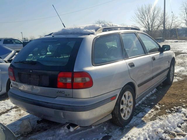 YV1VW2557YF580354 - 2000 VOLVO V40 SILVER photo 4