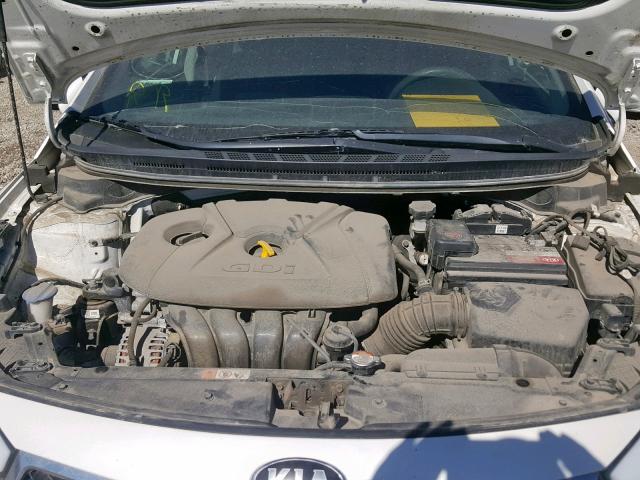 KNAFK5A82G5449616 - 2016 KIA FORTE LX WHITE photo 7