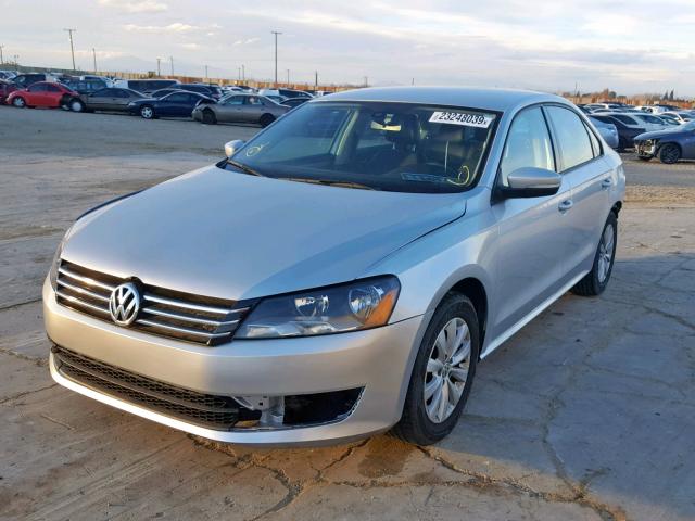 1VWAS7A38EC121121 - 2014 VOLKSWAGEN PASSAT S SILVER photo 2