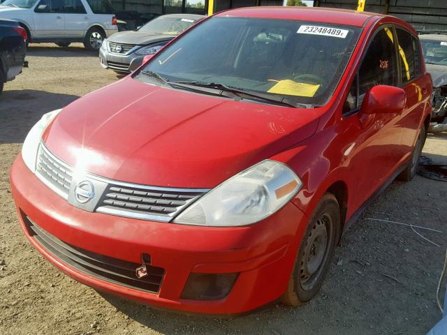 3N1BC13E27L367155 - 2007 NISSAN VERSA S RED photo 2