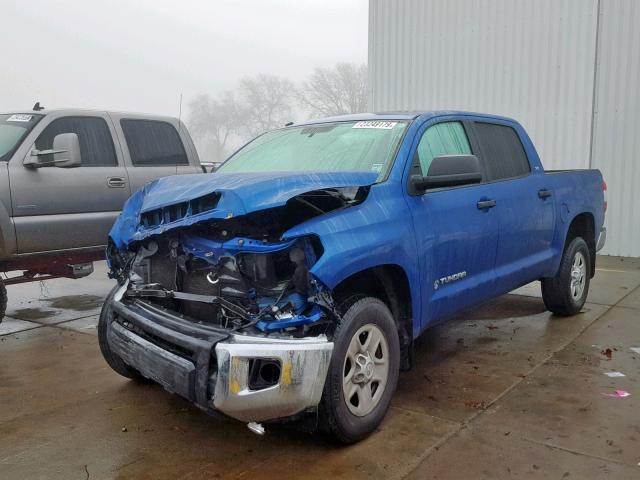 5TFEM5F18GX096663 - 2016 TOYOTA TUNDRA CRE 蓝色 照片 2