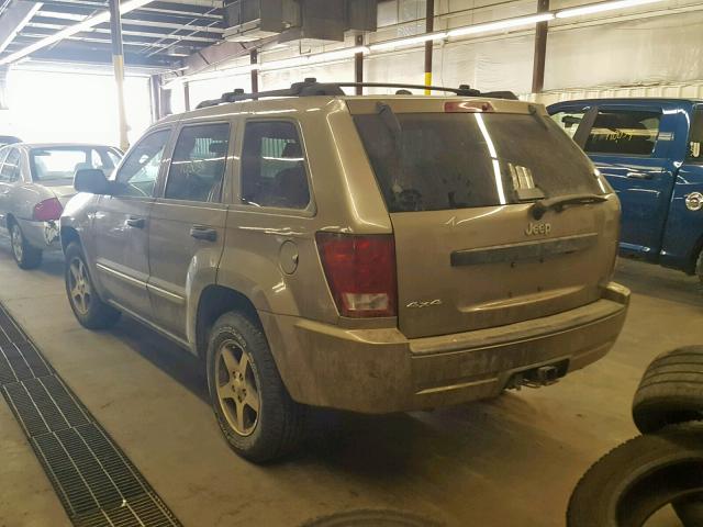 1J4HR48N85C697658 - 2005 JEEP GRAND CHER TAN photo 3