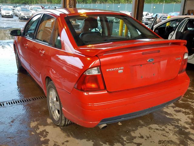 1FAFP38Z75W168500 - 2005 FORD FOCUS ZX4 RED photo 3