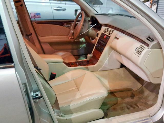 WDBJF82H1XX025722 - 1999 MERCEDES-BENZ E 320 4MAT 金色 照片 5
