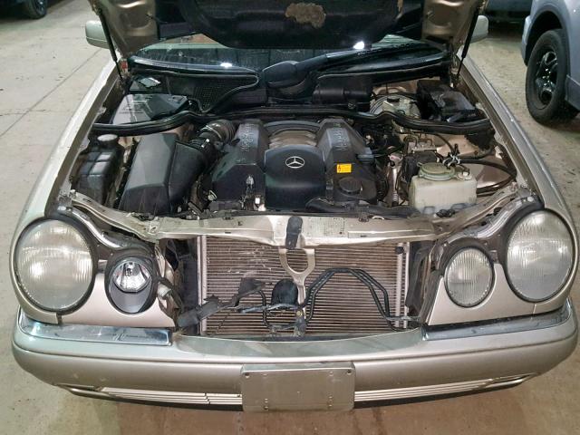 WDBJF82H1XX025722 - 1999 MERCEDES-BENZ E 320 4MAT 金色 照片 7