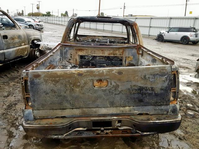 2GCEC19V251157705 - 2005 CHEVROLET SILVERADO BURN photo 10