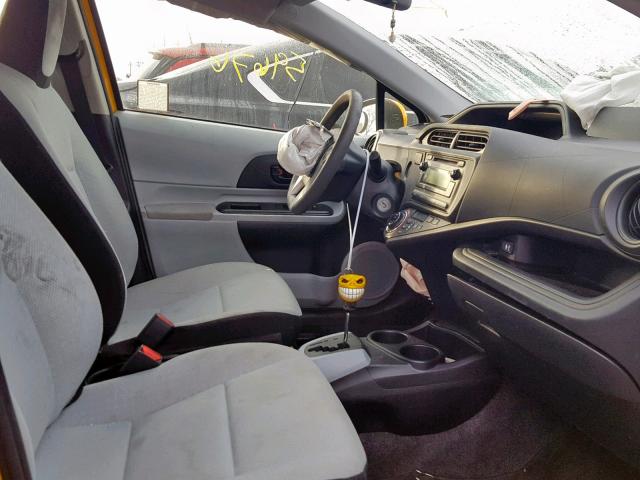 JTDKDTB31E1062420 - 2014 TOYOTA PRIUS C YELLOW photo 5