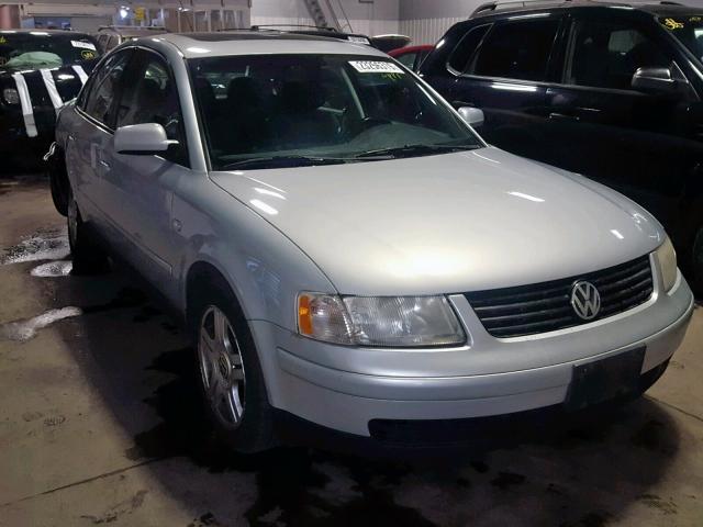 WVWPD23B9YE144995 - 2000 VOLKSWAGEN PASSAT GLX SILVER photo 1