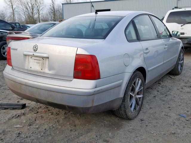 WVWMA63B6XE441286 - 1999 VOLKSWAGEN PASSAT GLS SILVER photo 4