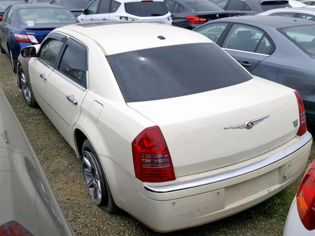 2C3LA63H16H527374 - 2006 CHRYSLER 300C WHITE photo 3