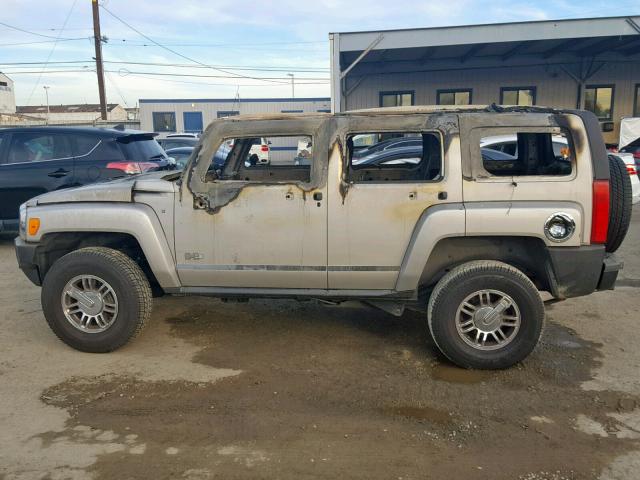 5GTDN13E678170500 - 2007 HUMMER H3 SILVER photo 9