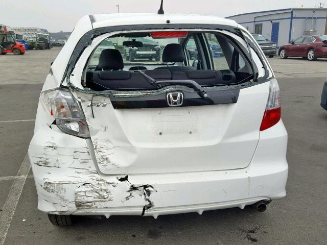 JHMGE8H30BC025302 - 2011 HONDA FIT WHITE photo 9