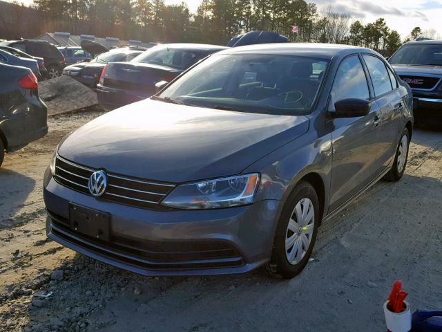 3VW2K7AJXFM305592 - 2015 VOLKSWAGEN JETTA BASE GRAY photo 2